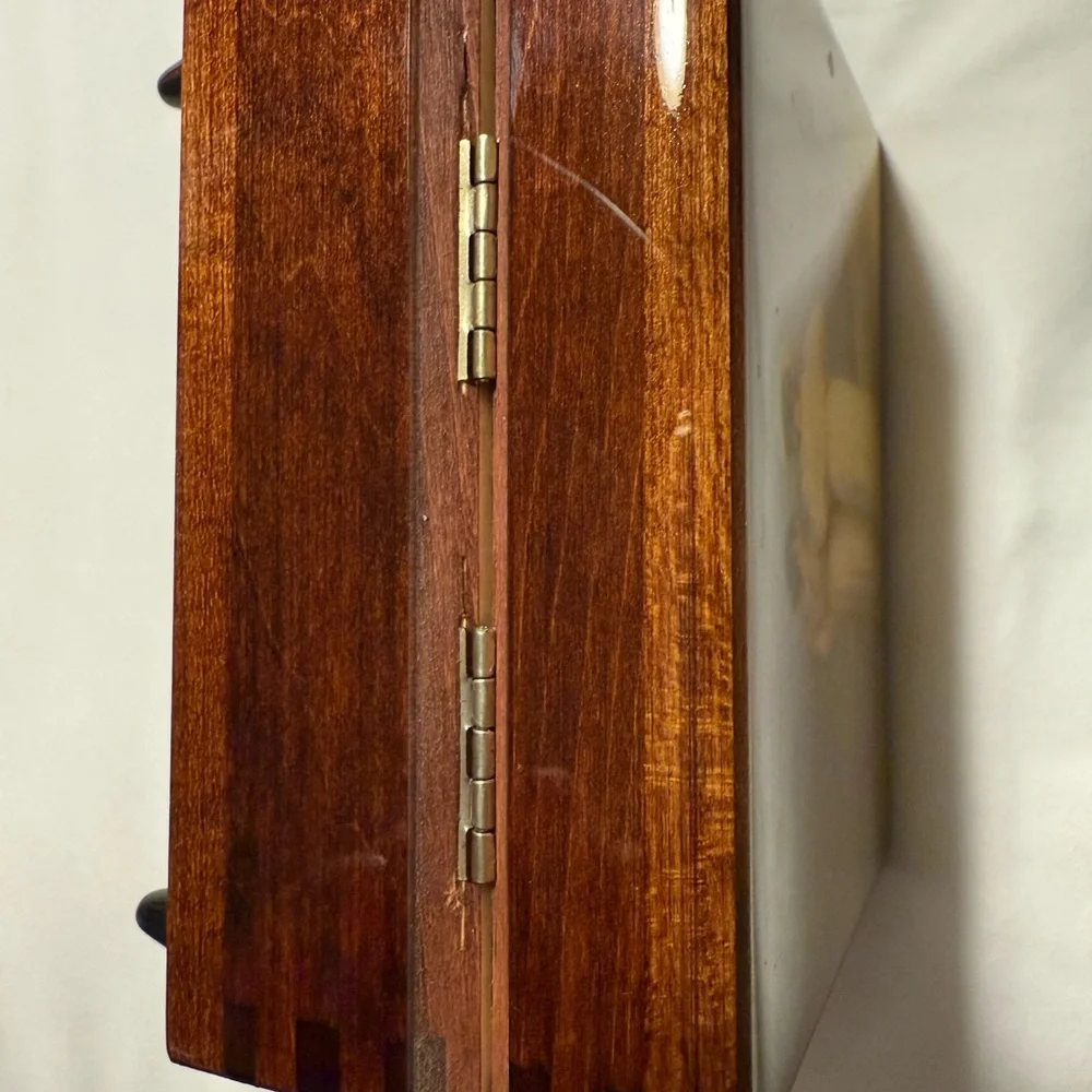 Reuge “That’s What Friends Are For” Swiss music box - visible movement